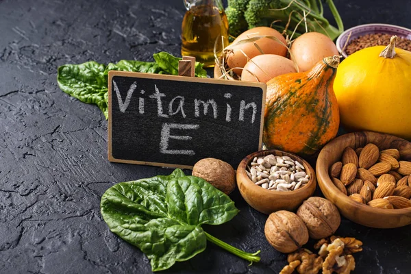 Surtido de fuentes alimentarias de vitamina E — Foto de Stock