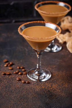 Çikolatalı martini kokteyl ya da kahve İrlandalı krem likör