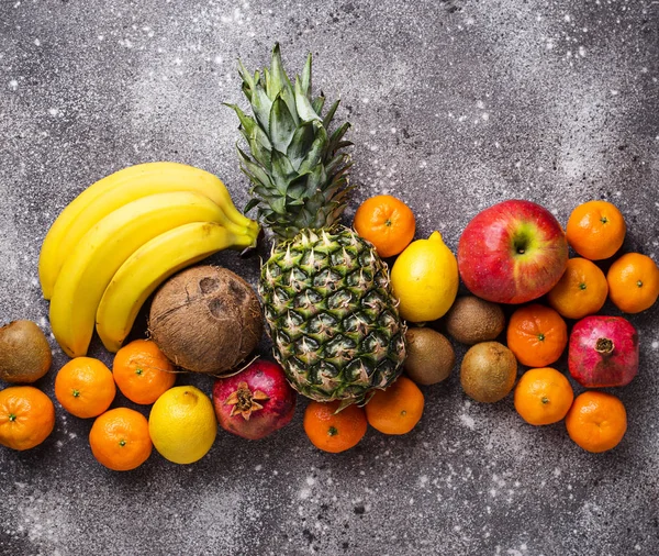 Asortyment świeżych owoców tropikalnych — Zdjęcie stockowe