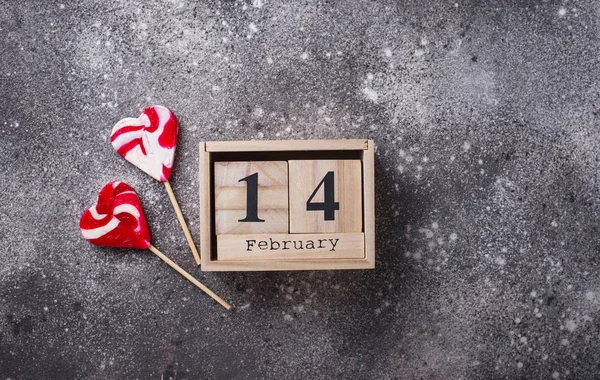Valentin nap háttér piros szívvel — Stock Fotó
