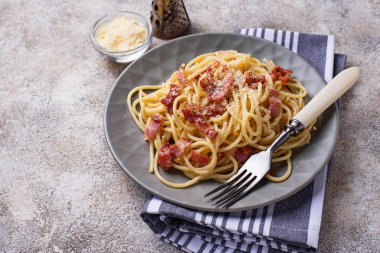 makarna carbonara pastırma ve parmesan ile