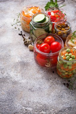 Fermente gıda. Kavanoz sebze korunmuş