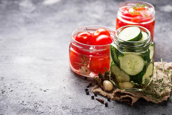 Fermente gıda. Kavanoz sebze korunmuş