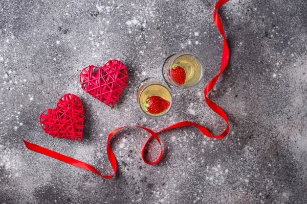 Valentijnsdag Achtergrond Champagne Met Aardbeien Rood Hart — Stockfoto