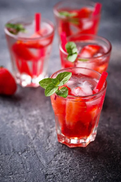 Sommer frisches Getränk Erdbeer Limonade — Stockfoto