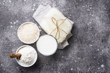 Gluten ücretsiz pirinç unu, şehriye ve non-süt süt