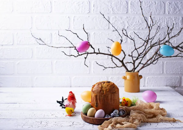 Gâteau de Pâques italien panettone ou koulich russe — Photo