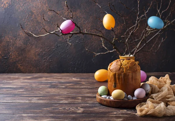 Gâteau de Pâques italien panettone ou koulich russe — Photo