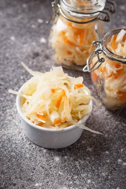 Ev yapımı lahana veya lahana turşusu