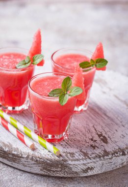 Nane ile karpuz güler yüzlü bardak