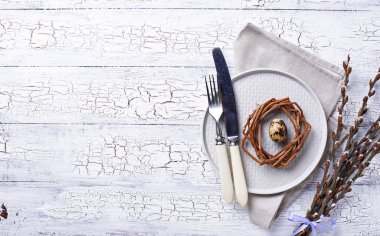 Paskalya sofrasında bıldırcın yumurtası.