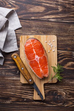 Baharat ile taze somon steak