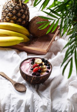Acai berry ile tatlı güzel krem