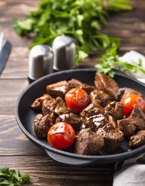 Kavrulmuş veya haşlanmış dana etli domates