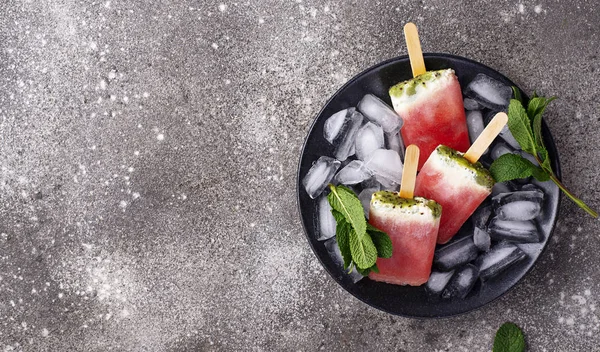 Paletas caseras en forma de sandía — Foto de Stock