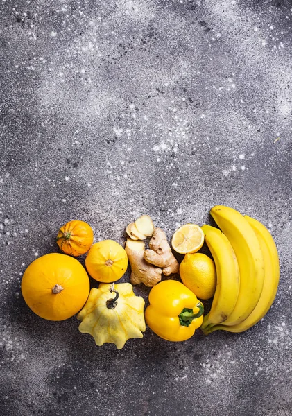 Surtido de frutas y verduras amarillas — Foto de Stock