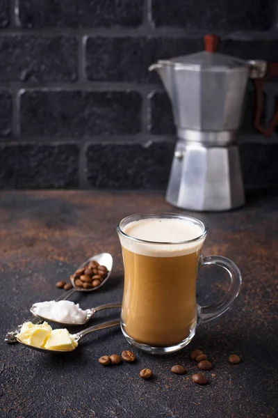 Luodinkestävää kahvia. Ketogeeninen matala hiilihydraattijuoma — kuvapankkivalokuva