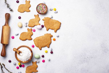 Paskalya tavşanı ve koyun şeklini çerezde