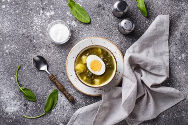 Yumurta ile kuzukulağı çorbası veya yeşil Borş