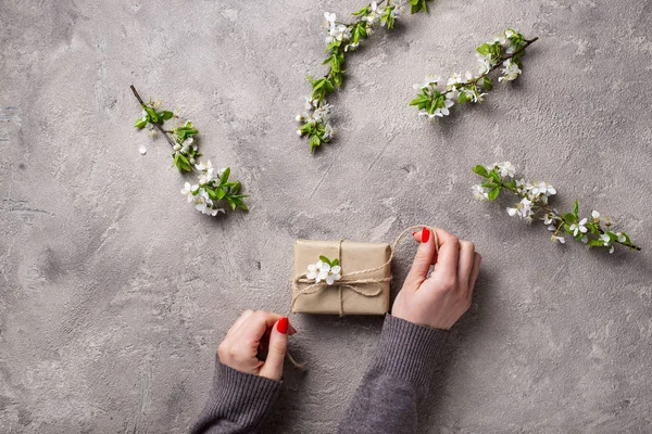 Woman hand hold gifts boxes. — Stock Photo, Image