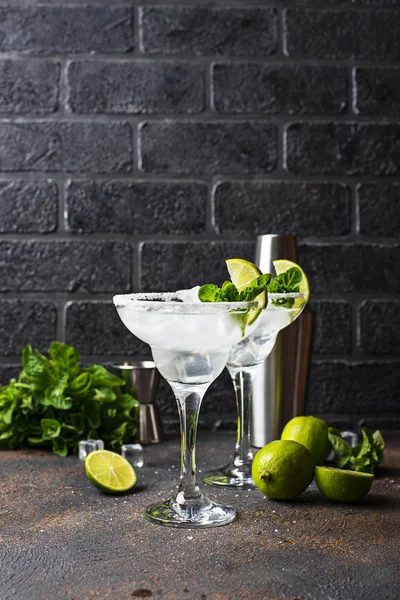 Margarita cocktail med lime och is — Stockfoto