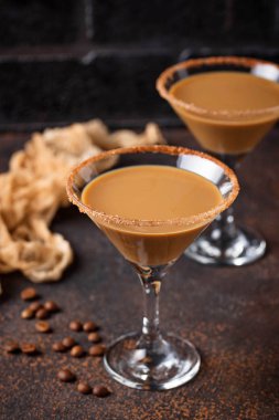 Çikolatalı martini kokteyl veya İrlandalı likör kremi