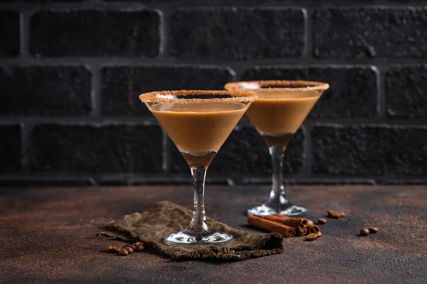 Cocktail de chocolate martini ou licor creme irlandês — Fotografia de Stock