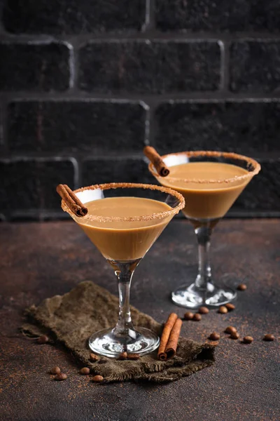 Cocktail de chocolate martini ou licor creme irlandês — Fotografia de Stock