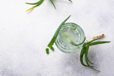 Sağlıklı aloe vera içki bardak