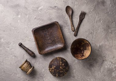 Hindistan cevizi kabuğundan yapılmış kase ler ve tabaklar