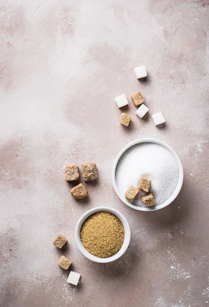 Açúcar de cana branco e mascavo — Fotografia de Stock