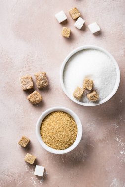 Beyaz ve kahverengi şeker kamışı