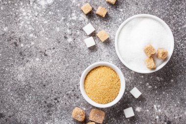 Beyaz ve kahverengi şeker kamışı