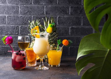 Farklı yaz kokteylleri seti