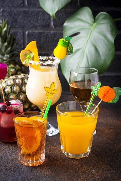 Farklı yaz kokteylleri seti