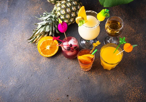 Farklı yaz kokteylleri seti