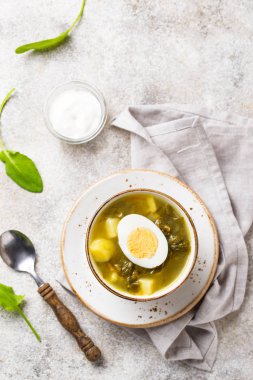 Yumurta ile kuzukulağı çorbası veya yeşil Borş