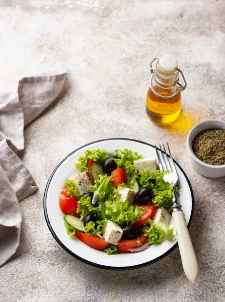 Traditioneller griechischer Salat mit Feta — Stockfoto