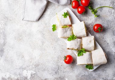 Tavuk ve sebze ile Lavash rulo
