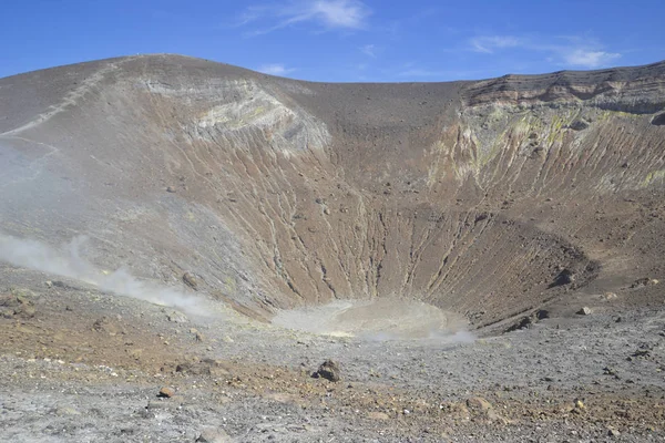 Cráter del volcán Vulcano en Sicilia —  Fotos de Stock