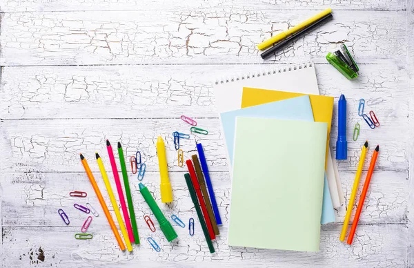 Verschillende kleurrijke briefpapier voor student — Stockfoto