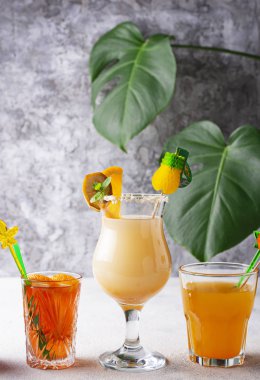 Farklı yaz kokteylleri seti