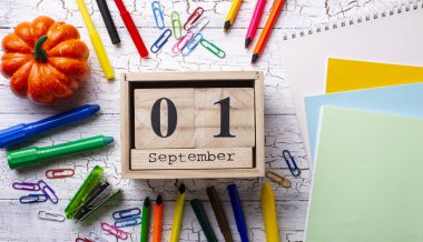 Öğrenciler için farklı renkli kırtasiye