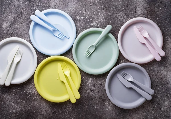 Colorful plastic dishes for summer picnic — Stock Photo, Image