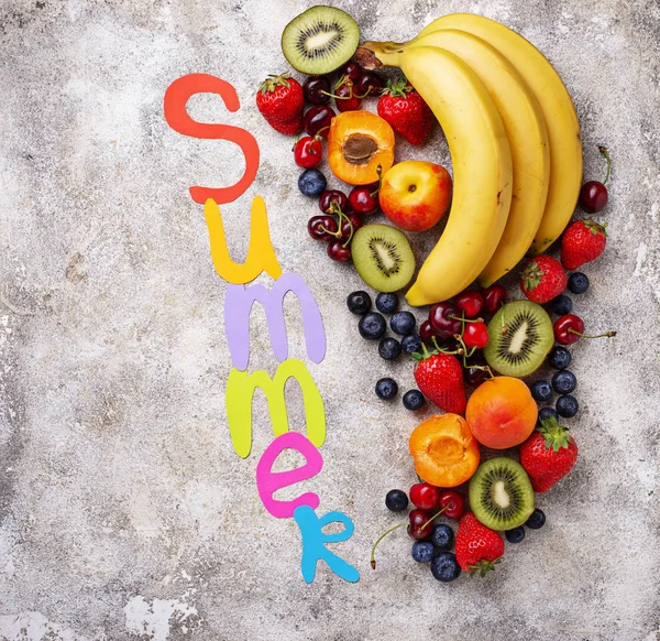 Früchte und Beeren Sommer Hintergrund — Stockfoto