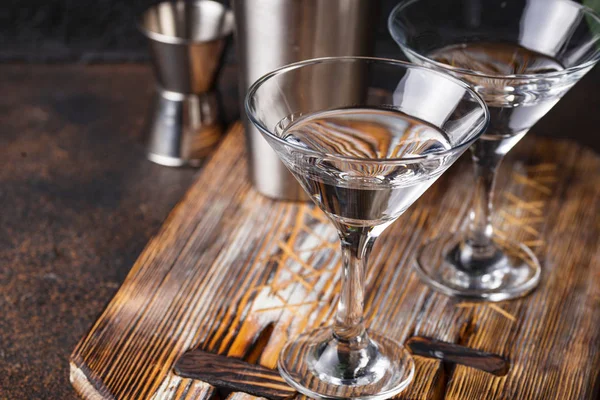 Два бокала мартини — стоковое фото