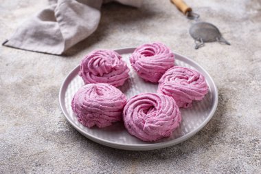 Mor berry tatlı ev yapımı marshmellow