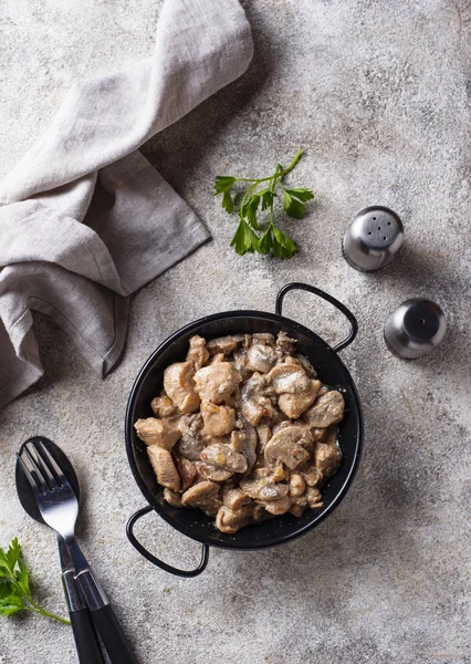 Mantarlı haşlanmış tavuk filetosu