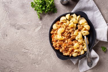 Et sosu ile makarna Bolognese