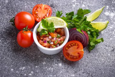 Geleneksel Meksika domates salsa sos